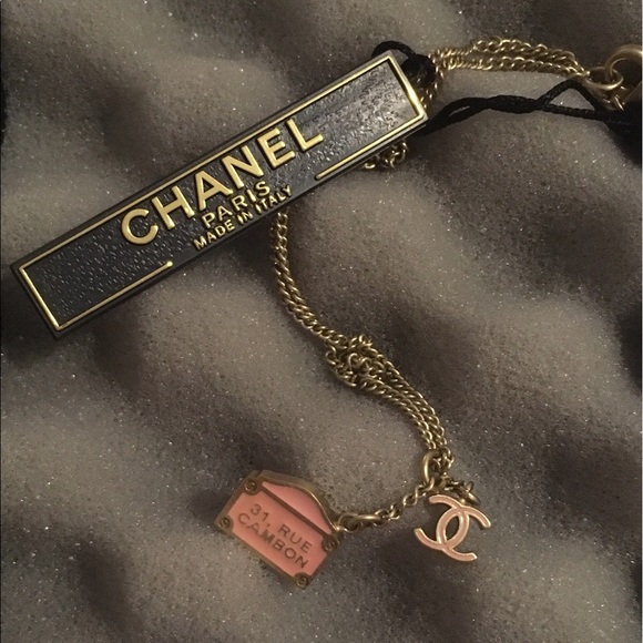 100% AUTHENTIC 2006 CHANEL CHARM NECKLACE SO RARE! - Picture 3 of 6