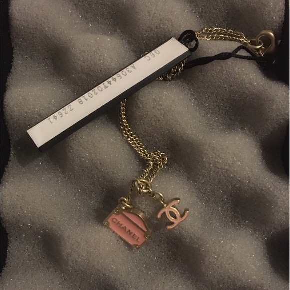 100% AUTHENTIC 2006 CHANEL CHARM NECKLACE SO RARE! - Picture 2 of 6