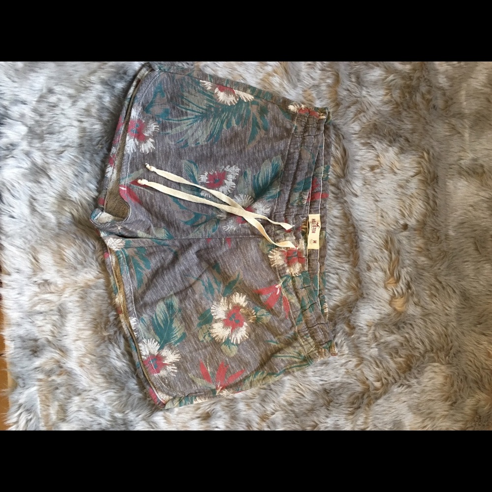 Hollister beautiful🌈short