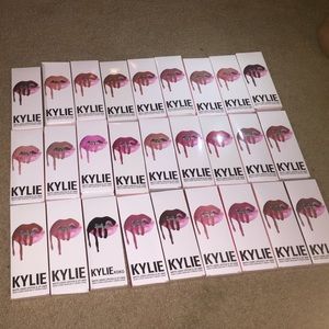 Kylie Jenner Matte Liquid Lipstick & Lip Liner