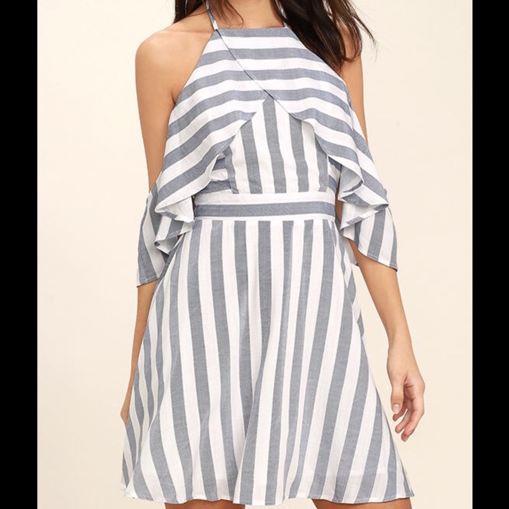 ISO: This Lulu's cold shoulder Dress in XLarge👗