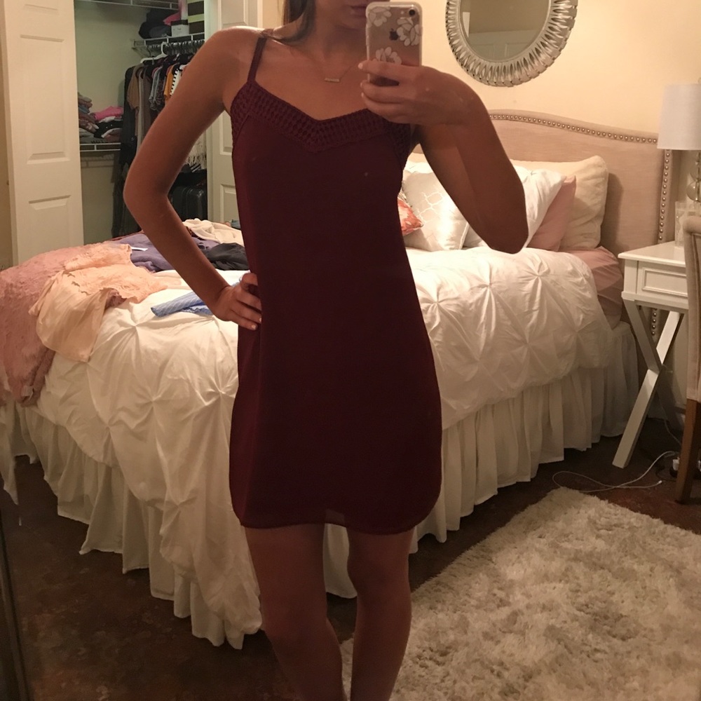 Maroon/Red Cross back shift dress