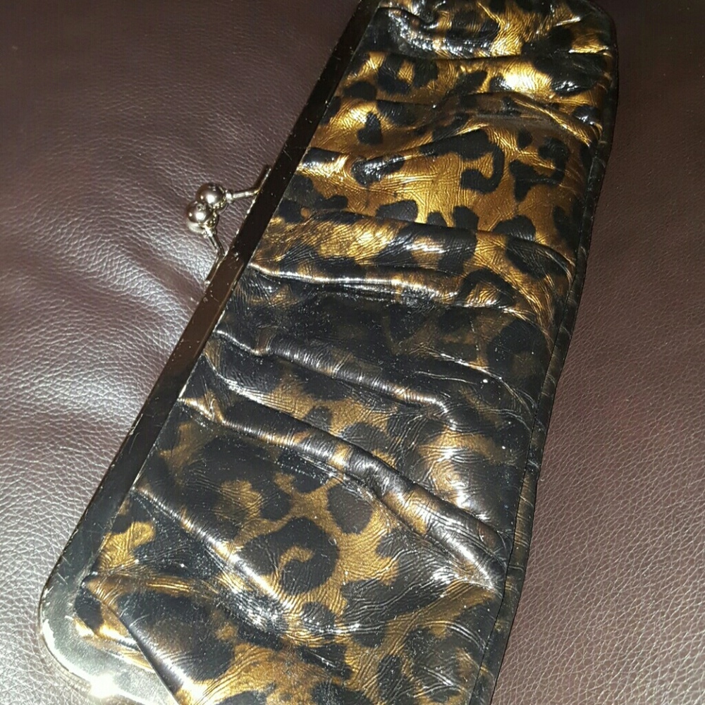EXPRESS!!! PRICE DROP!!! ANIMAL PRINT CLUTCH!
