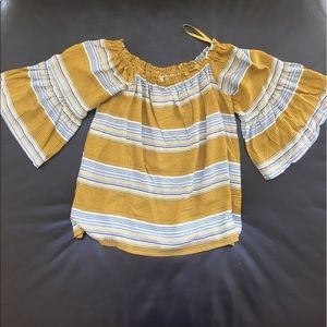 💎 NWOT 💎 Cold Shoulder Yellow & blue Stripe Top