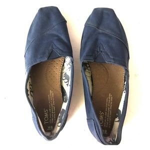 Navy Blue Toms