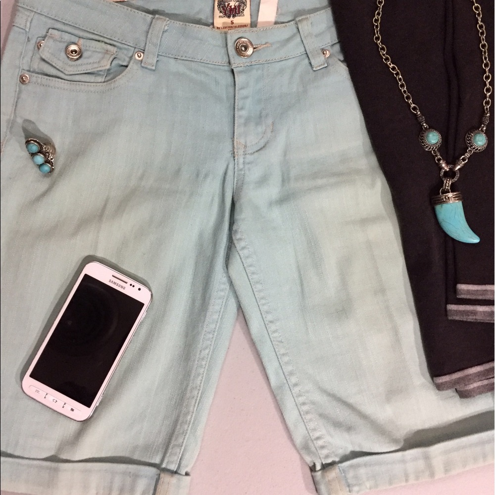 Casual mint cuffed shorts