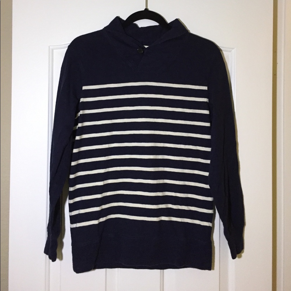 Long sleeve stripped shirt.