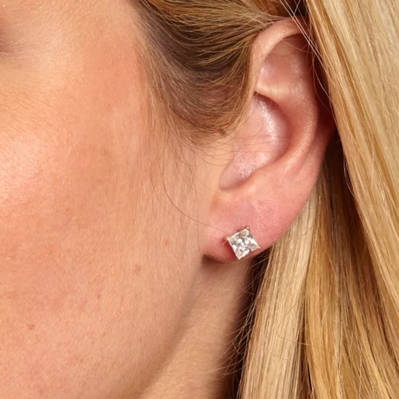 2.0 ct Diamond Simulated Princess 14K Gold Stud - Picture 2 of 2