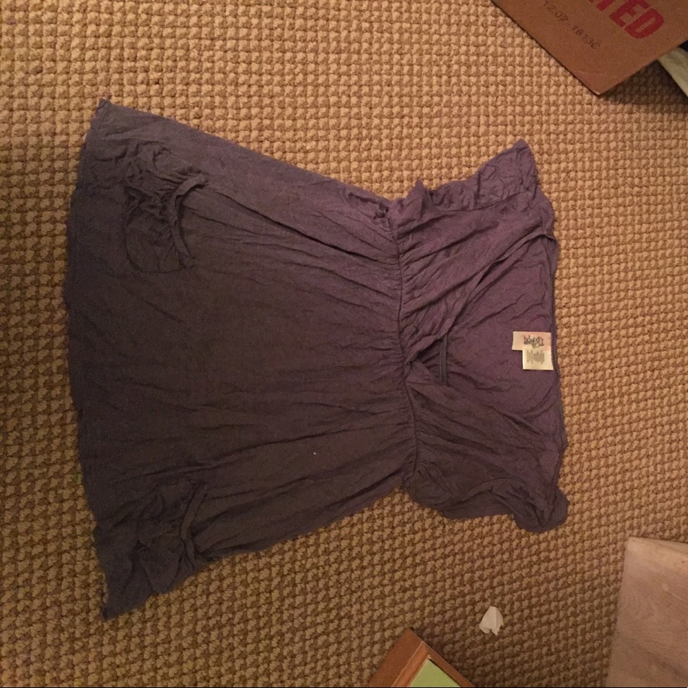 Deep V top with pockets