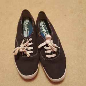 close to perfect condition keds!