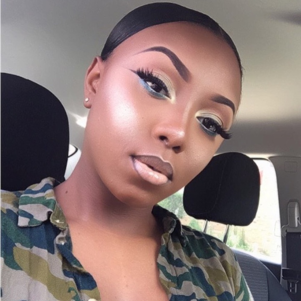 Meet your Posher, Kiana