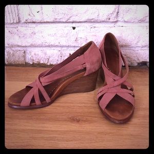 Gentle Souls dusty rose suede wedges