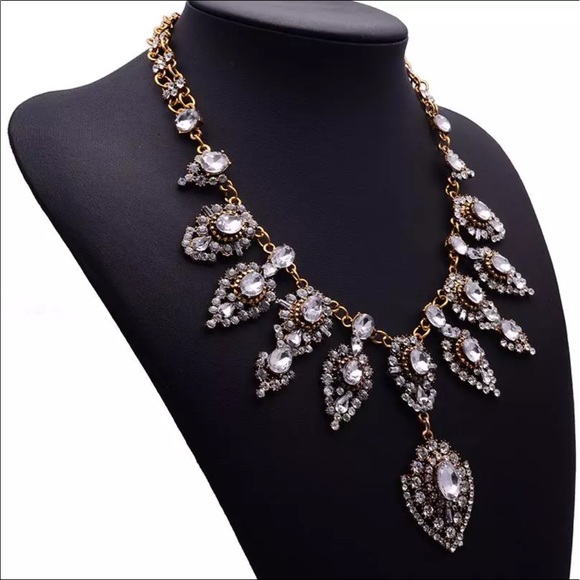 Sleek and Sexy Fashion Necklace - Picture 1 of 2