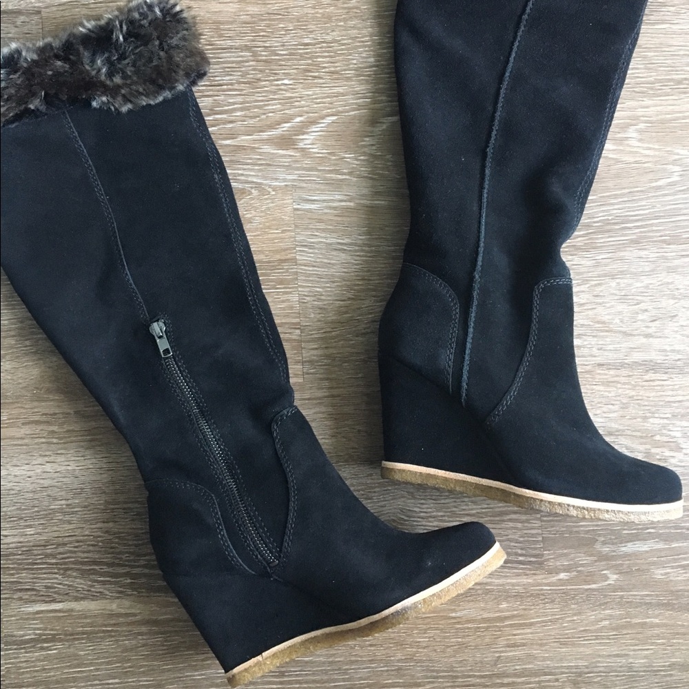 Black Heeled Boots with Fur Detail