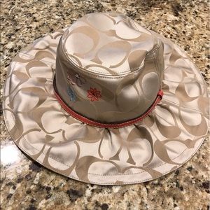 Authentic Coach floppy bucket hat M/L NWOT