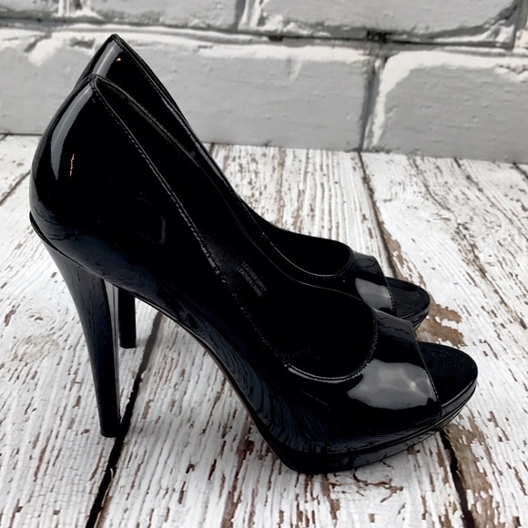 Vera Wang Shoes - 💕SALE💕Vera Wang Black Patten Peep Toe Heels