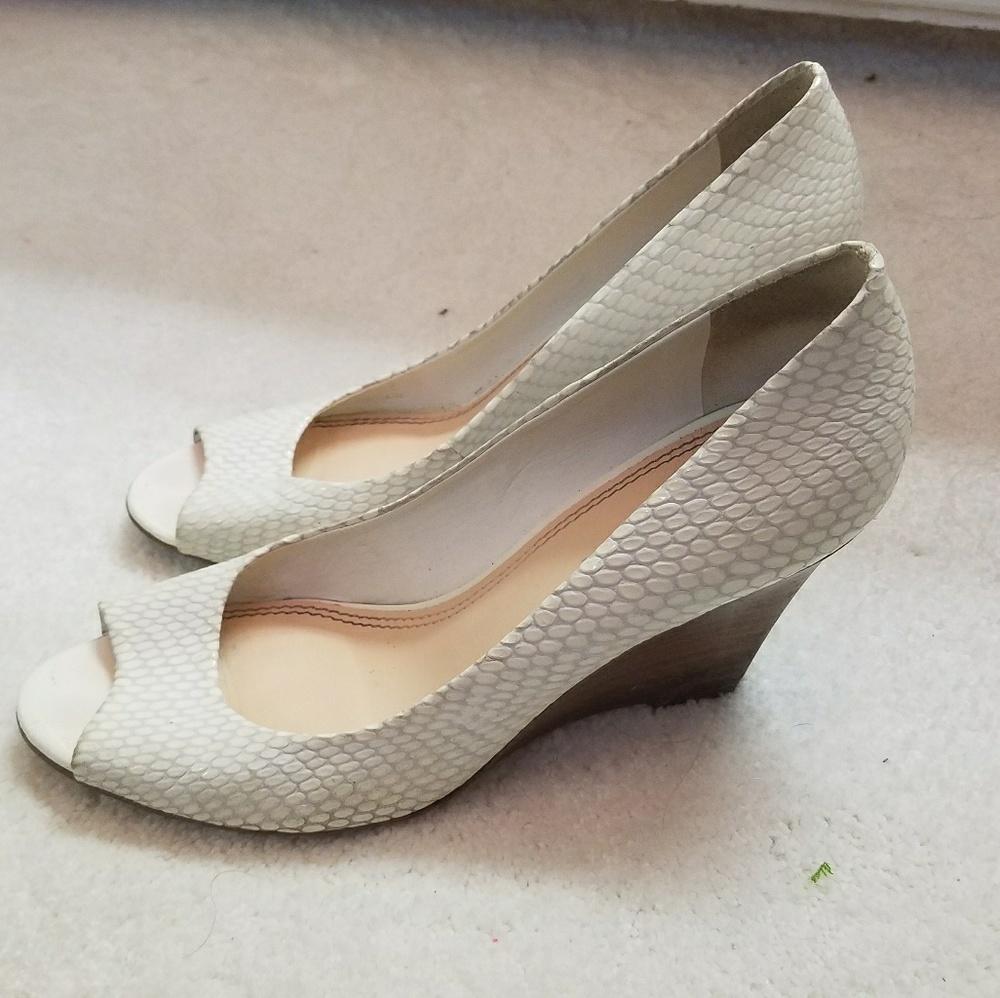 White snake skin peep-toe with wooden wedges