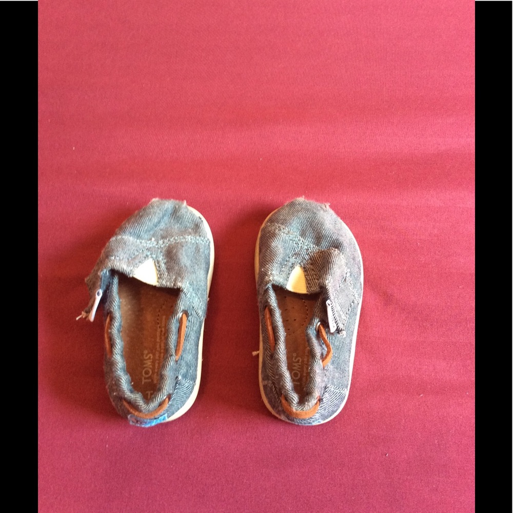 TOMS - Picture 3 of 3
