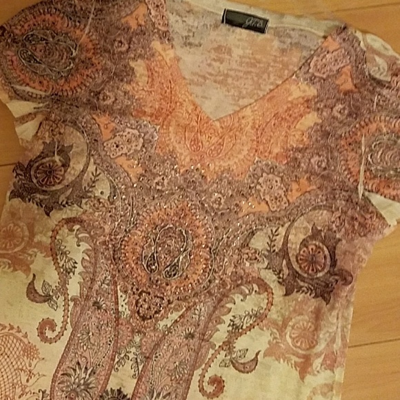 Cute top - Picture 2 of 4