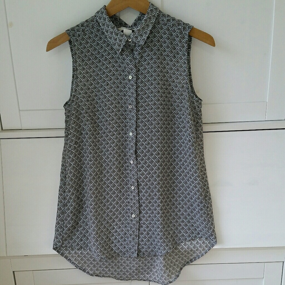 LAST CHANCE H&M chiffon collared tank.