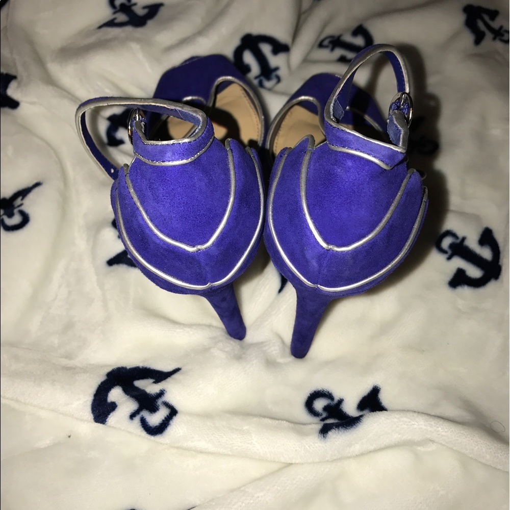 Blue Heels size 9 - Picture 2 of 6