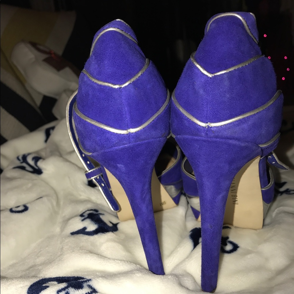 Blue Heels size 9 - Picture 3 of 6