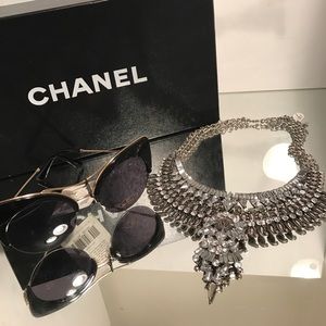 SUMMER ACCESSORY BUNDLE! Sunnies and necklace!