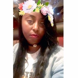 Meet your Posher, Elia