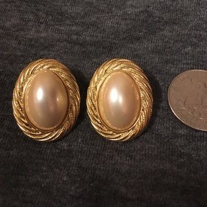 3 for $10! Closet sale. Beautiful earrings