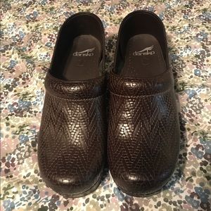 Never worn Nursing Clogs-Brown-Size 38