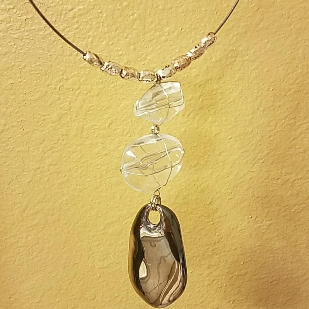 Gorgeous silver and rhinestone necklace.