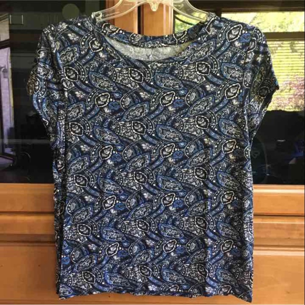 NWT American Eagle blue patterned t-shirt