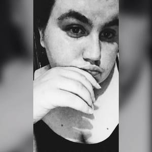 Meet your Posher, Caitlin