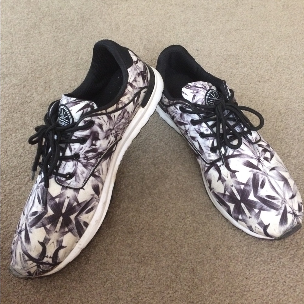 Pull & Bear weed print sneakers
