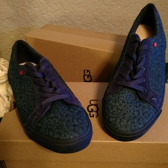 💥NEW💥Ugg lace up tennis shoes sneakers - Picture 2 of 5