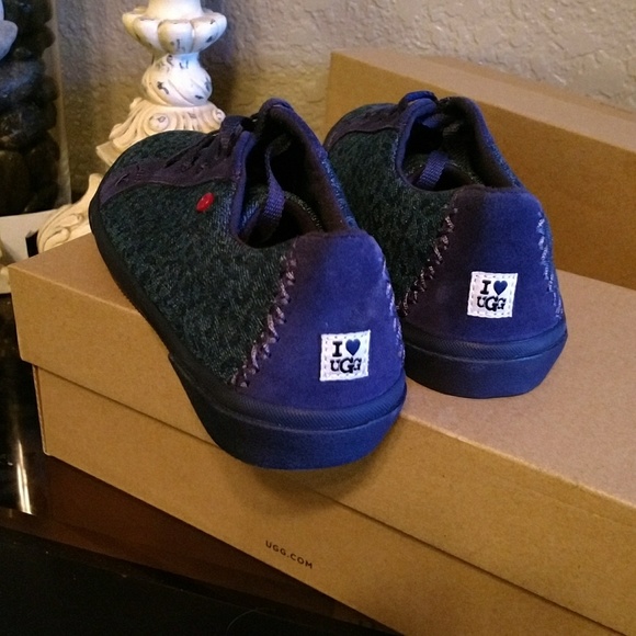 💥NEW💥Ugg lace up tennis shoes sneakers - Picture 3 of 5