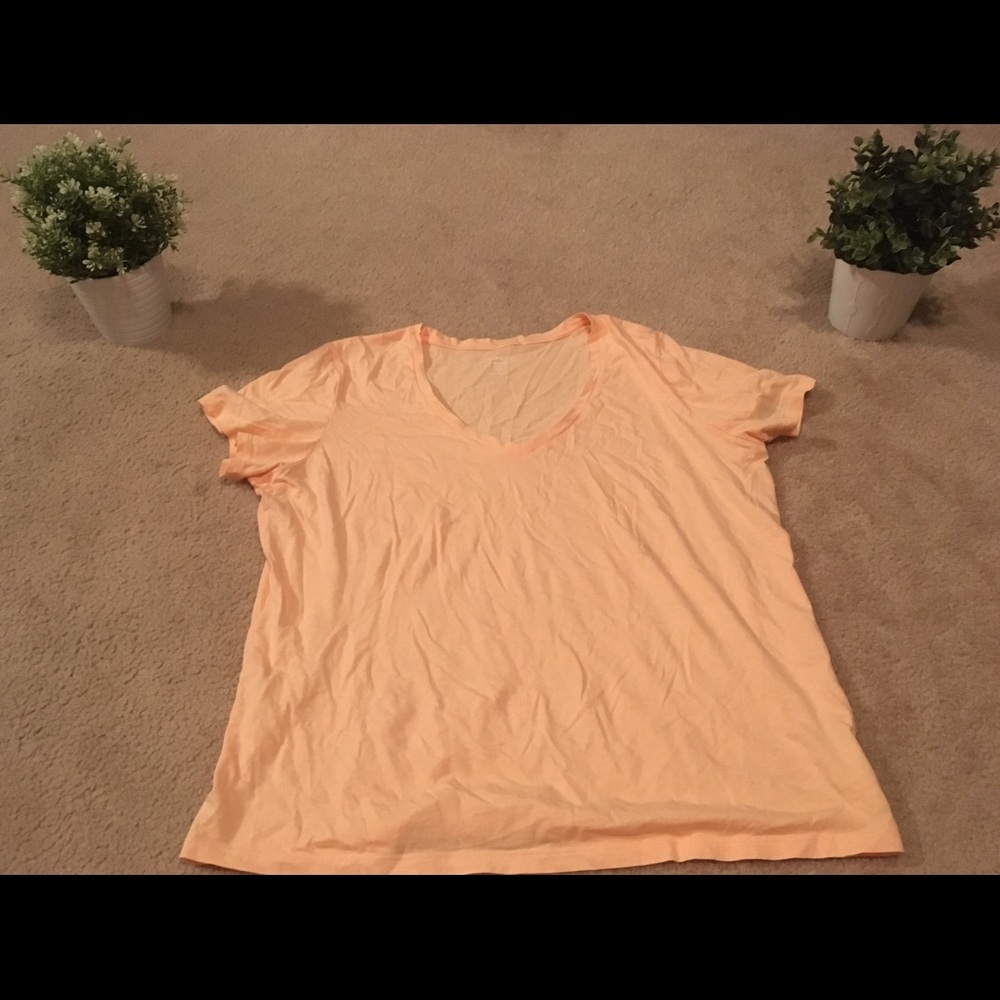 Old navy t shirt
