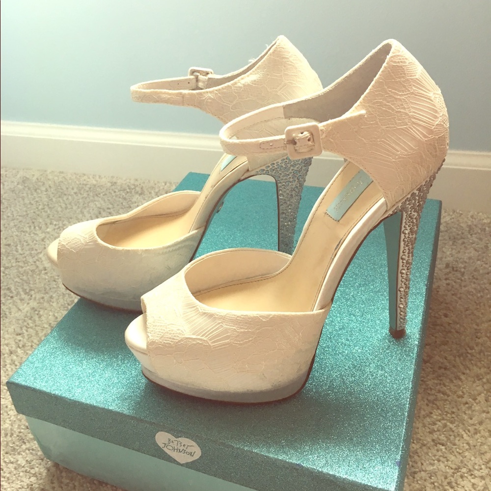 Betsey Johnson white lace ankle strap heels 9.5