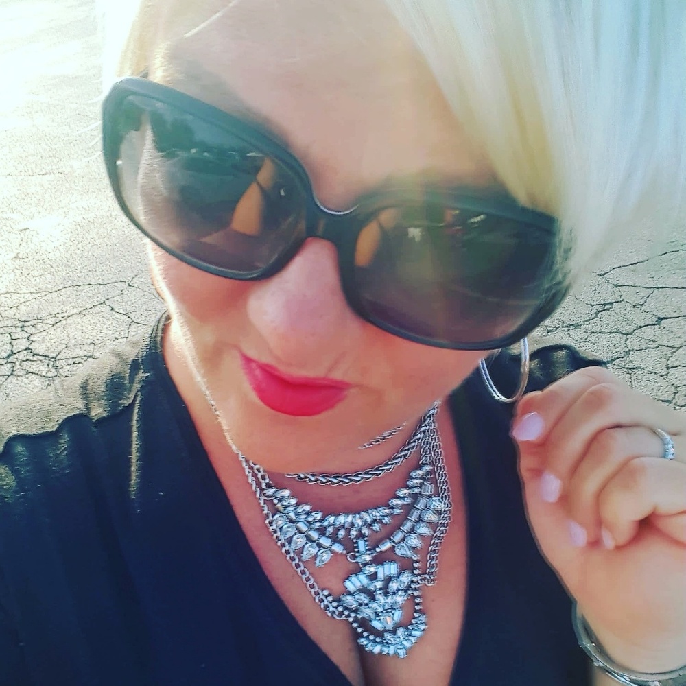 Meet your Posher, Sandra - Picture 3 of 4