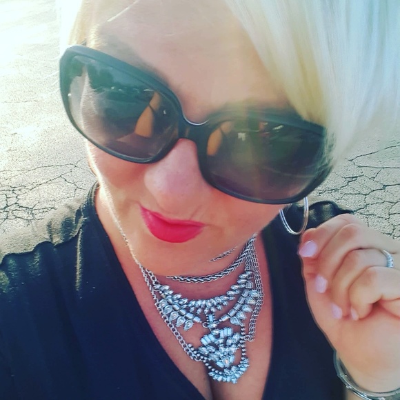 Meet your Posher, Sandra - Picture 3 of 4