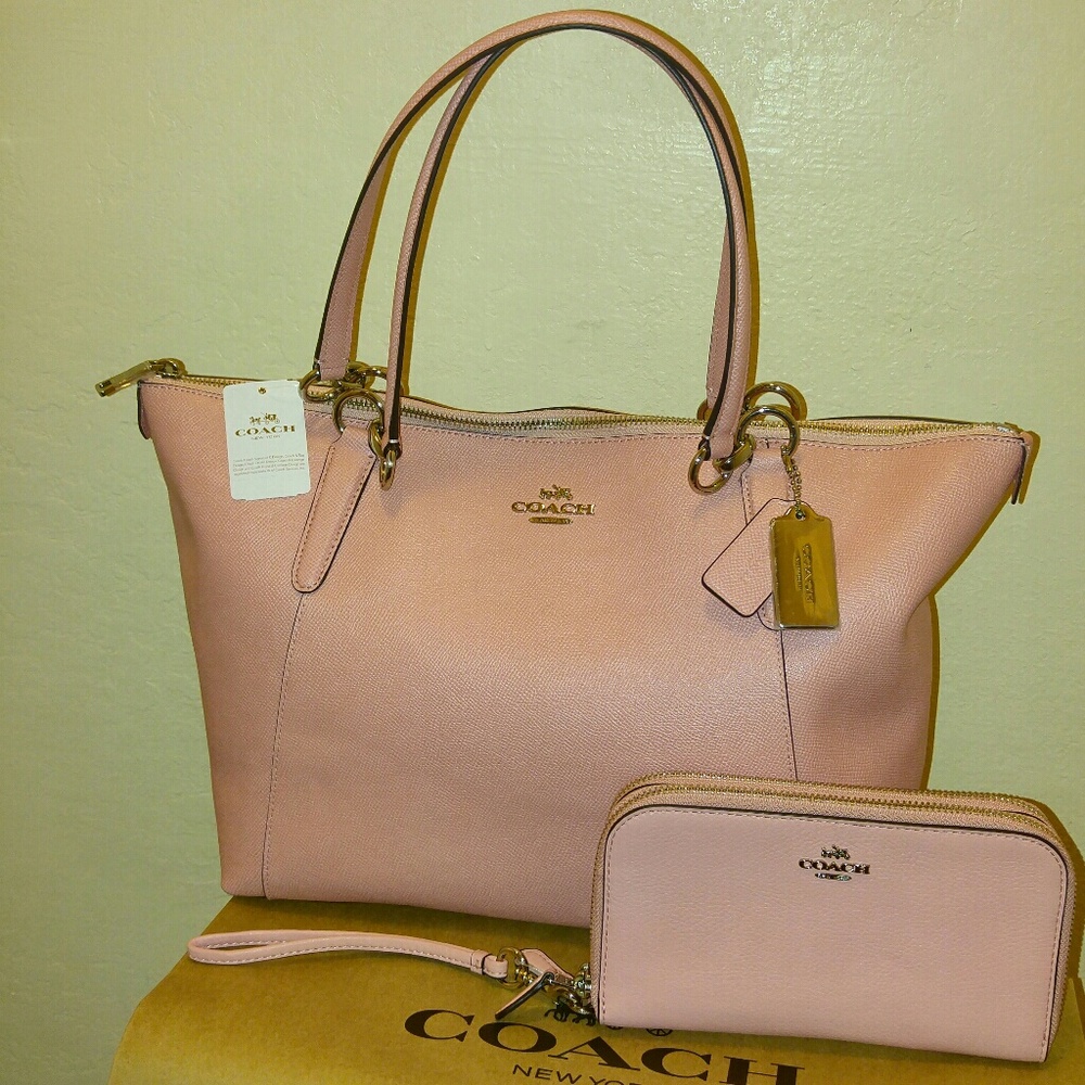 🚫SOLD🚫 Coach bag and wallet matching set.
