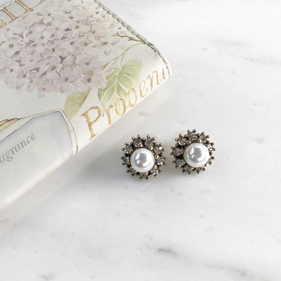 Pearl Statement Earrings - Picture 4 of 6