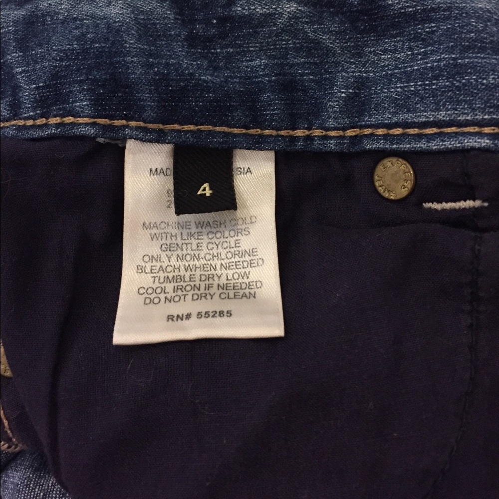 Express jean shorts - Picture 5 of 6