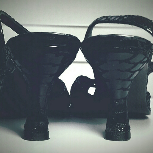 Black Stuart Weitzman sandals. Size 7.5 N (Narrow) - Picture 3 of 4