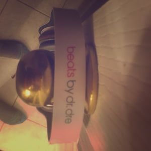 Dre beats headphones.