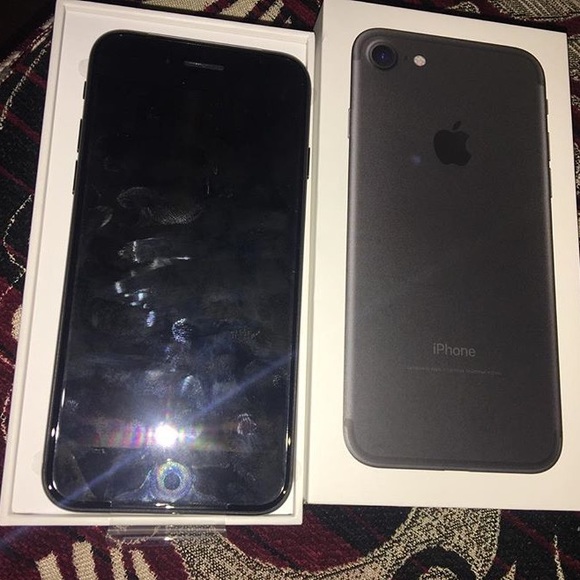 iPhone 7 (128gb) ( Factory Unlocked ) - Picture 1 of 1