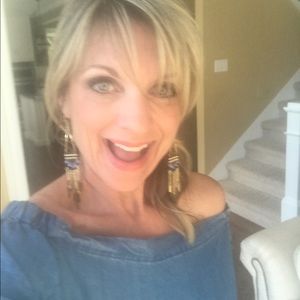 Meet your Posher, Dana