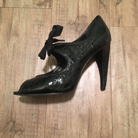 BCBG BOW HEELS - Picture 3 of 3