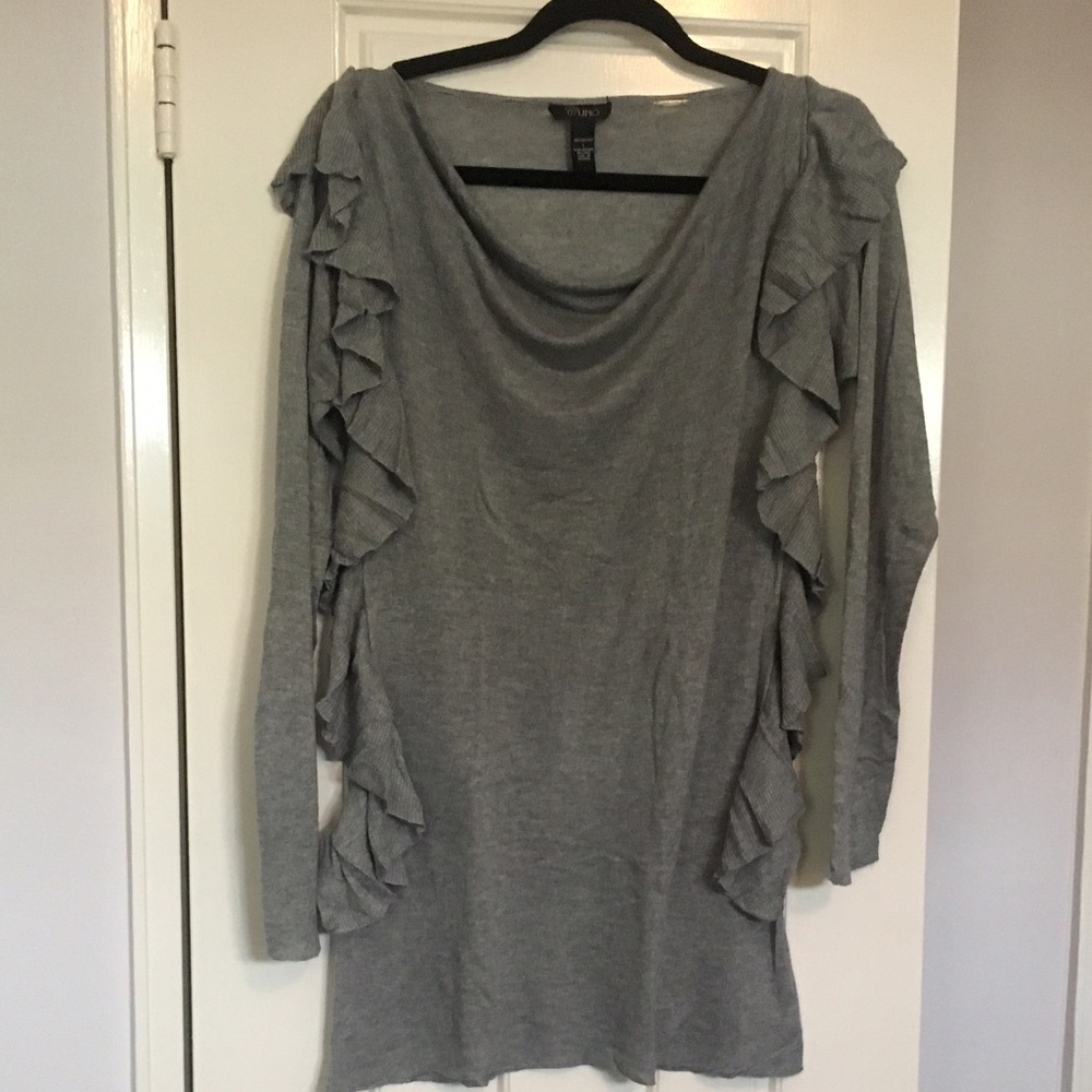 Ruffled thin sweater