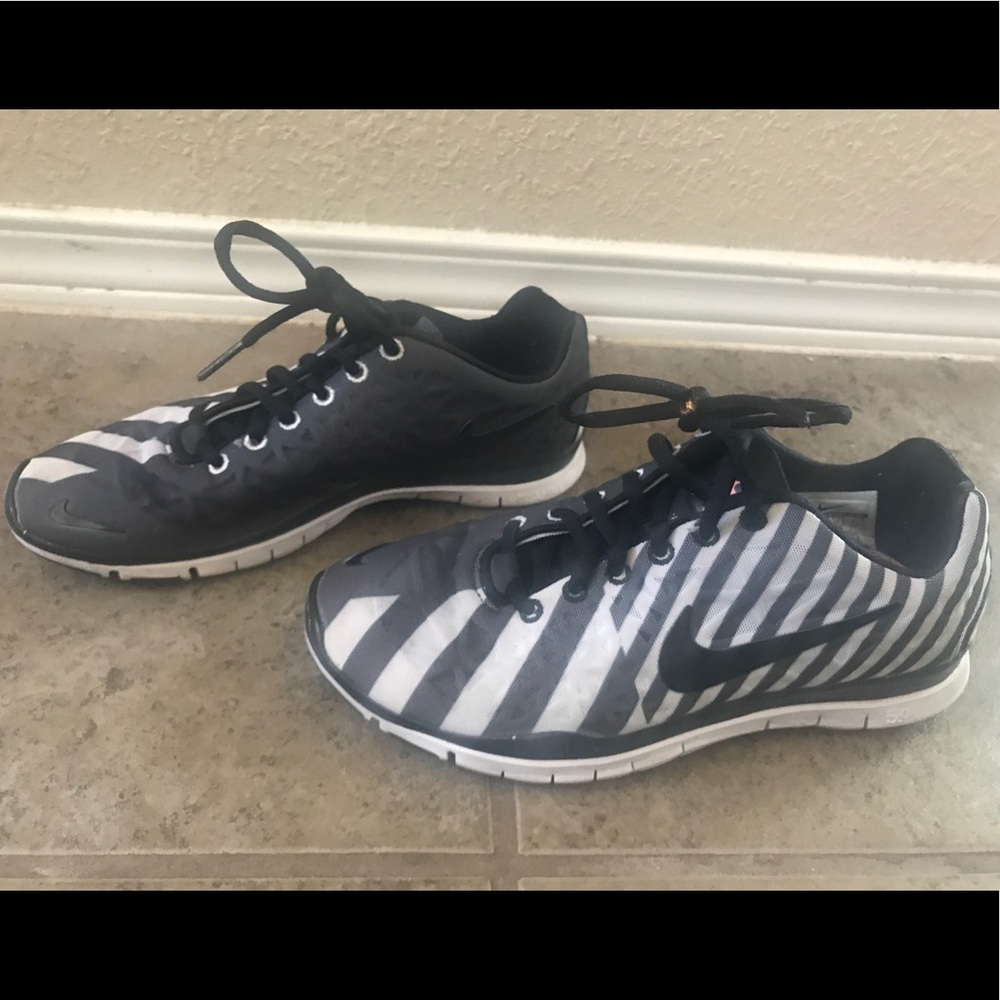 Nike shoes black and white striped women's